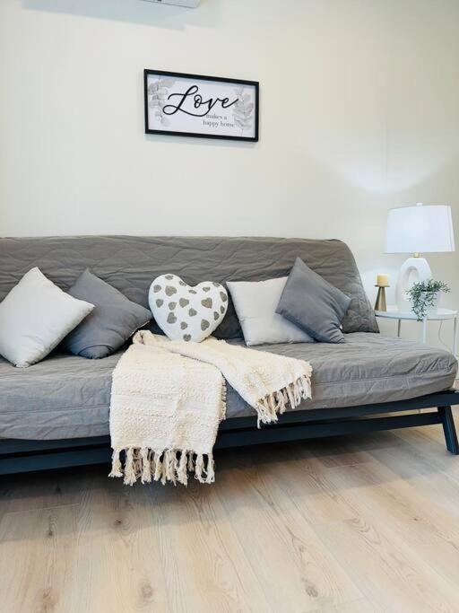 Studio Modern luxe apartment view 4
