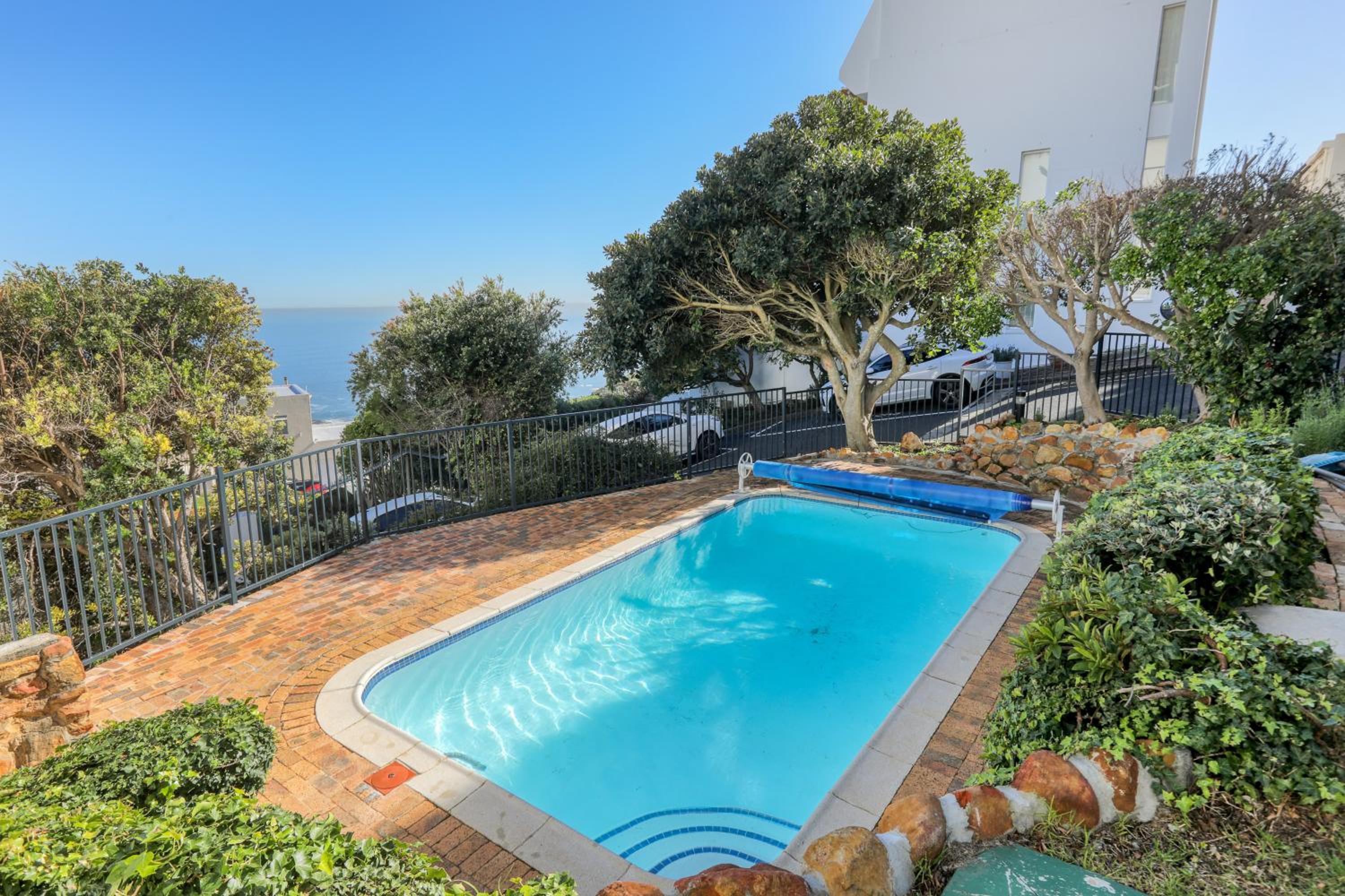 Bella Vista Camps Bay - Apt with Ocean Views view 4