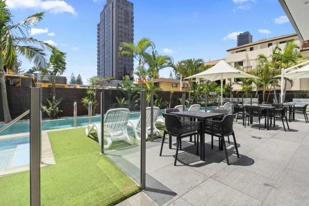 Luxury Broadbeach Apartment with Ocean Views