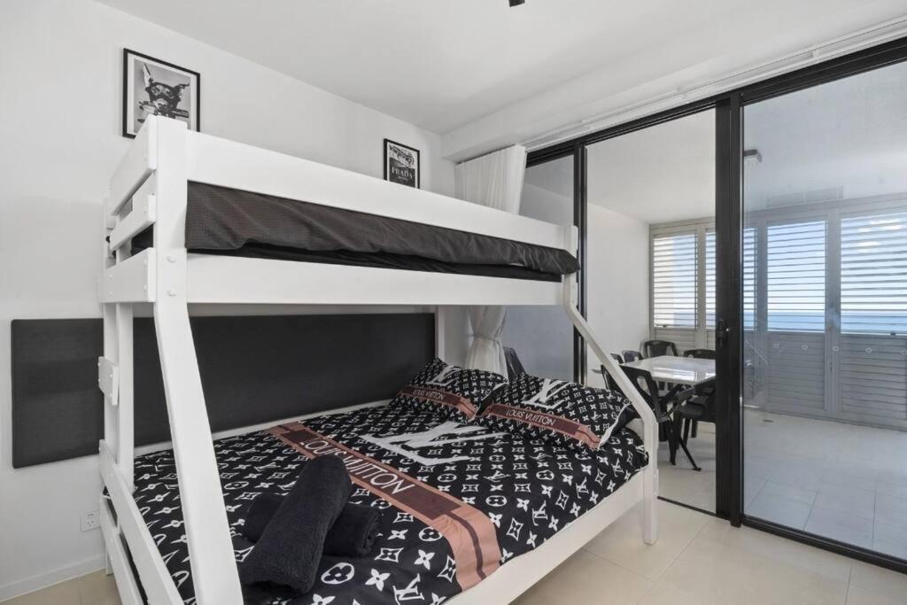 Luxury Broadbeach Apartment with Ocean Views