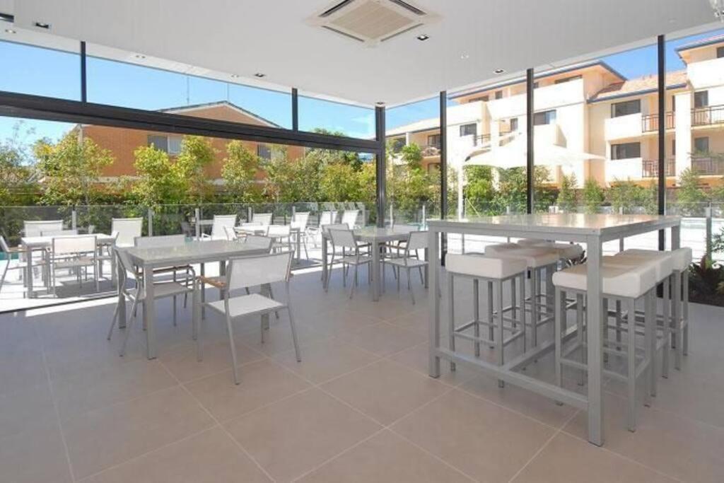 Luxury Broadbeach Apartment with Ocean Views