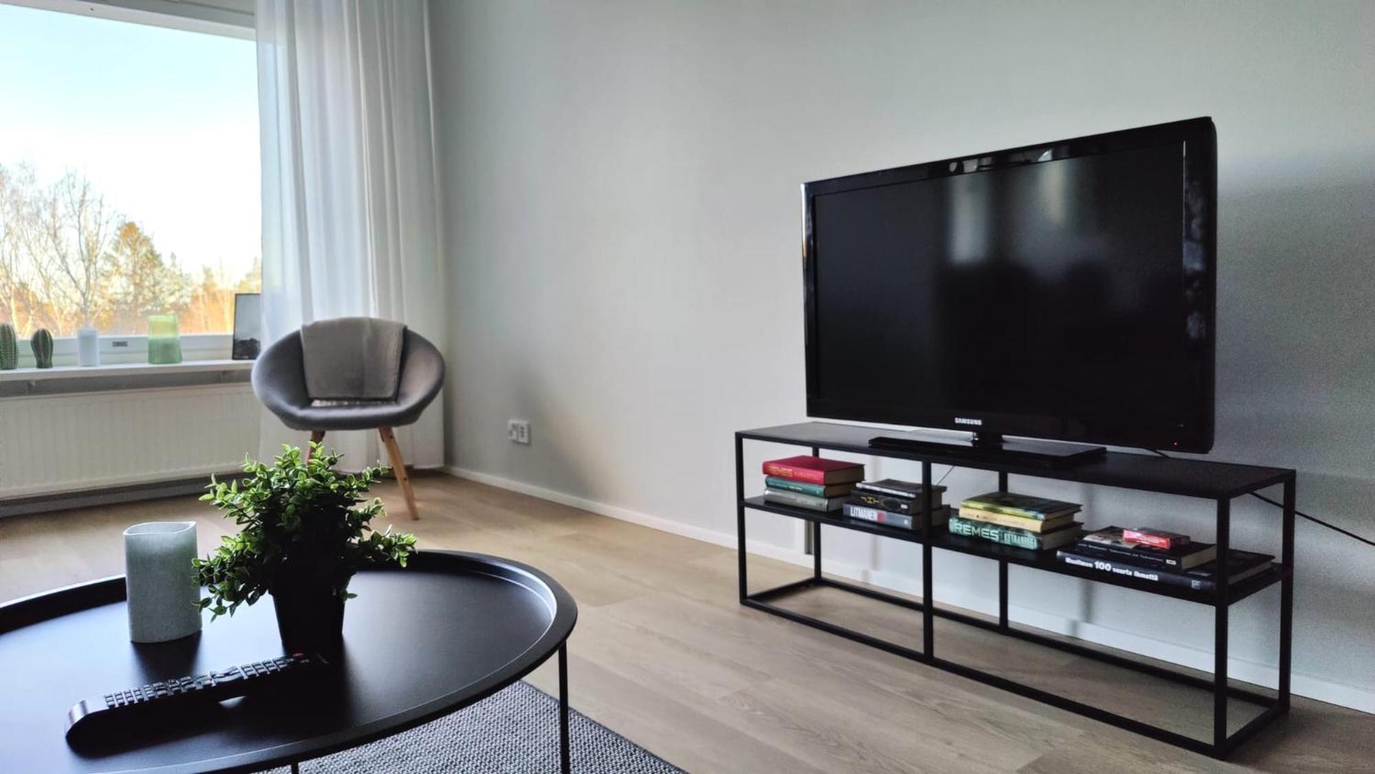 Green Getaway - near Helsinki Vantaa Airport, top-floor, free parking & wifi view 3