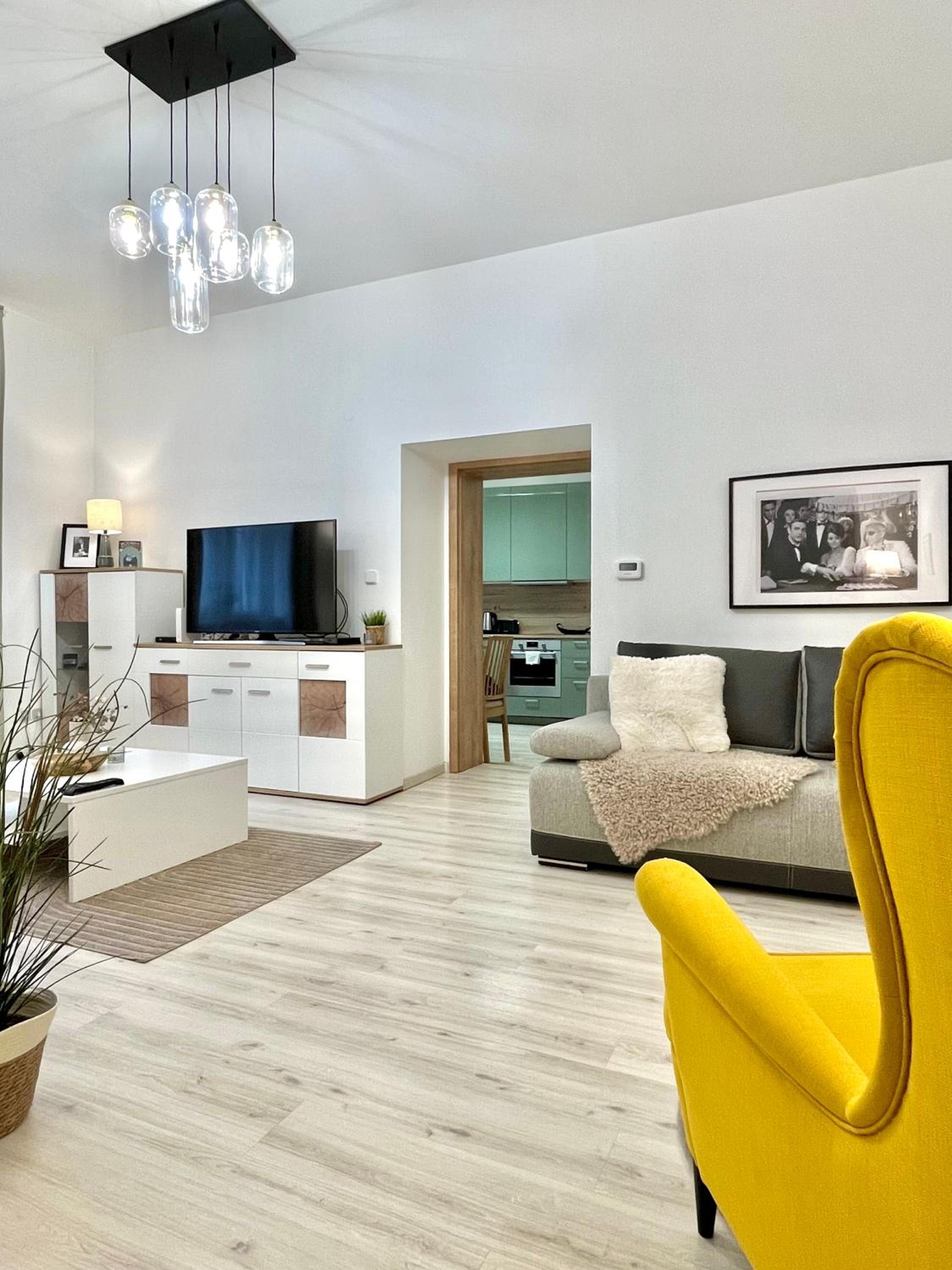 JAMES BOND Apartment TOP Location Air Conditioned view 4