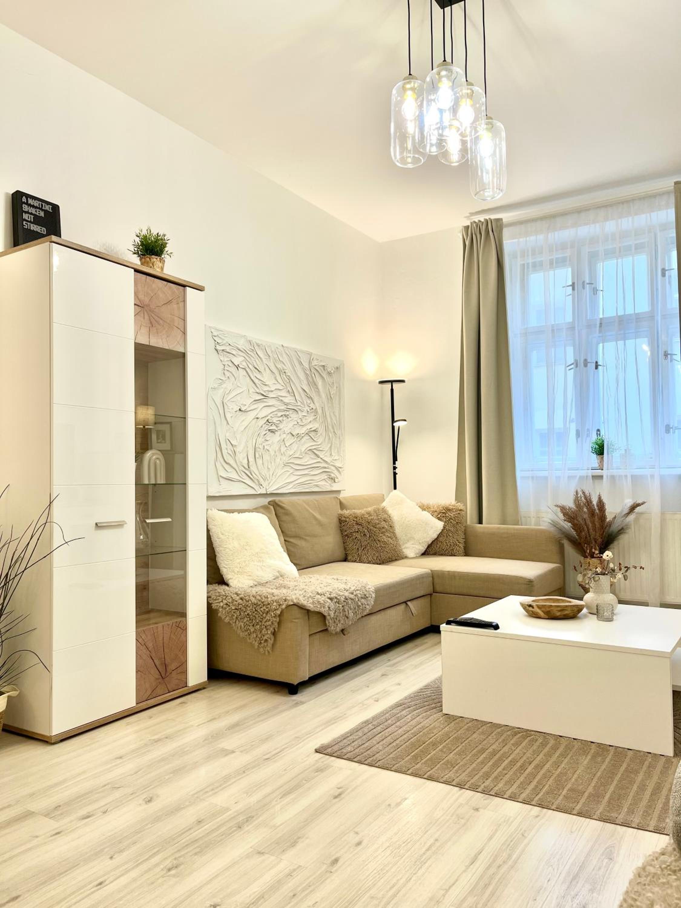 JAMES BOND Apartment TOP Location Air Conditioned view 3