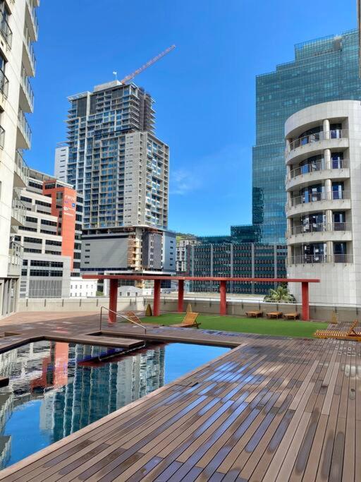 1 Bed modern apartment in the heart of the CBD view 4