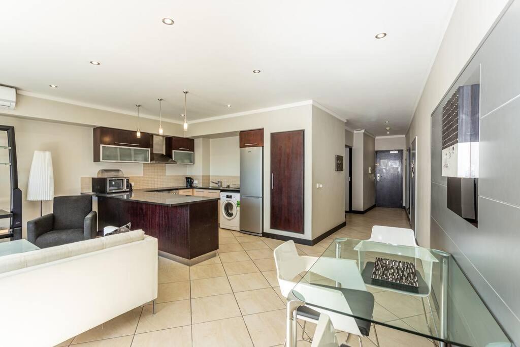 1 Bed modern apartment in the heart of the CBD view 5