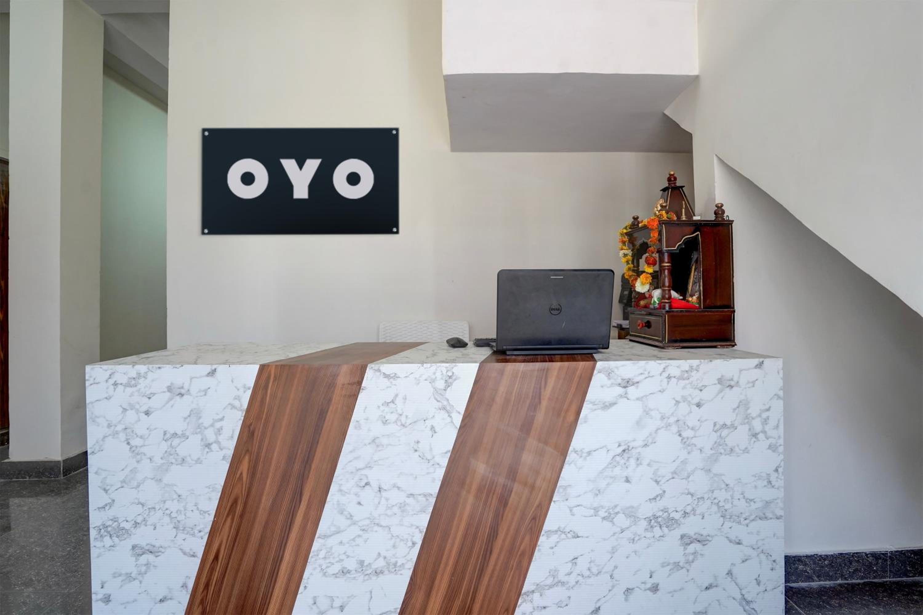 Lobby & Reception