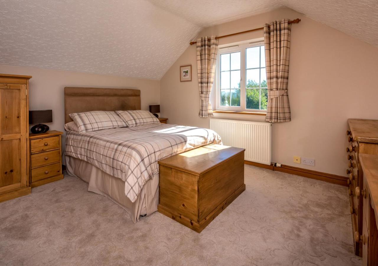 5 Bed in Bryncroes oc-llecyn