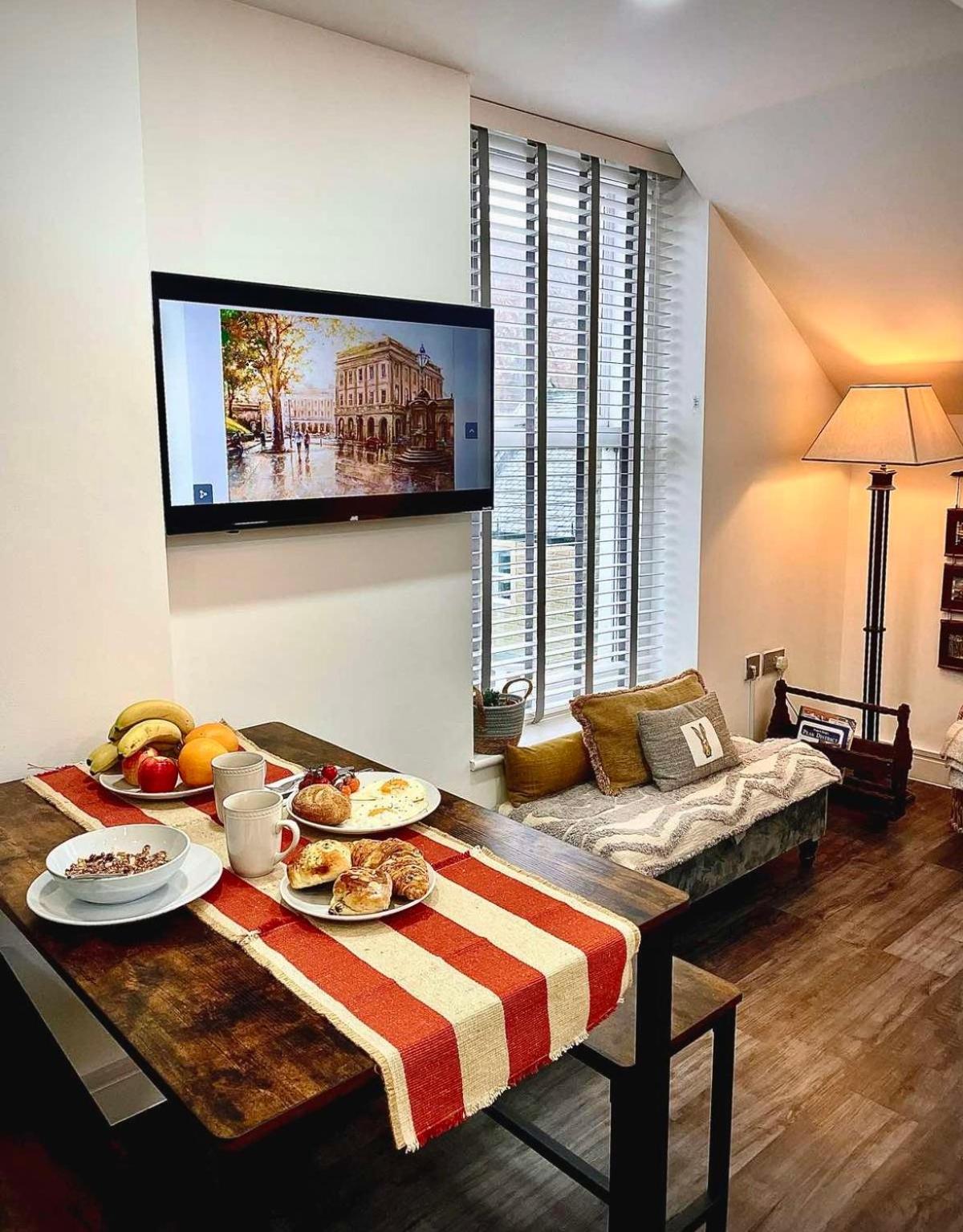 Top floor apartment in central Buxton view 4