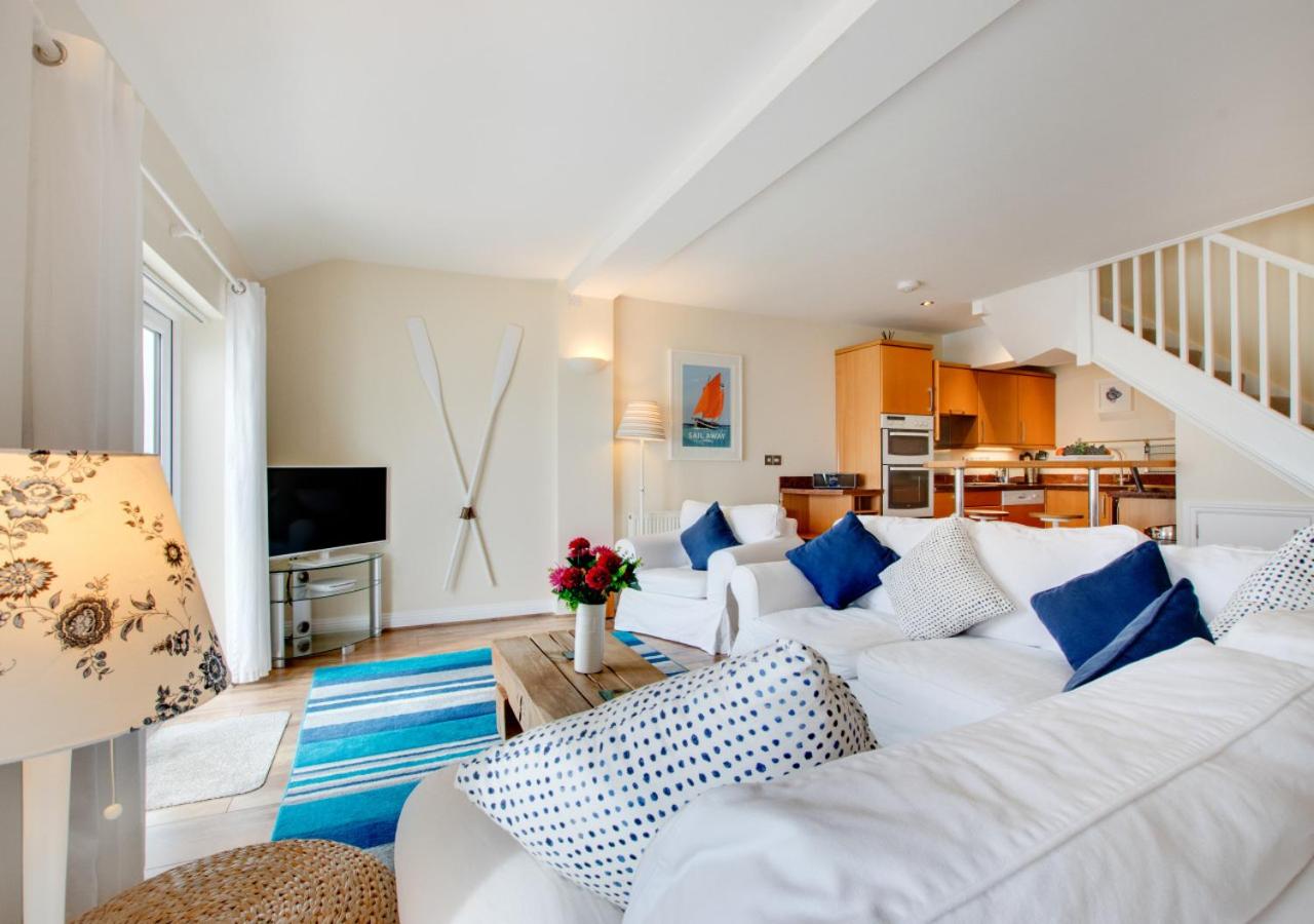 2 Bed in Porthleven oc-marin2