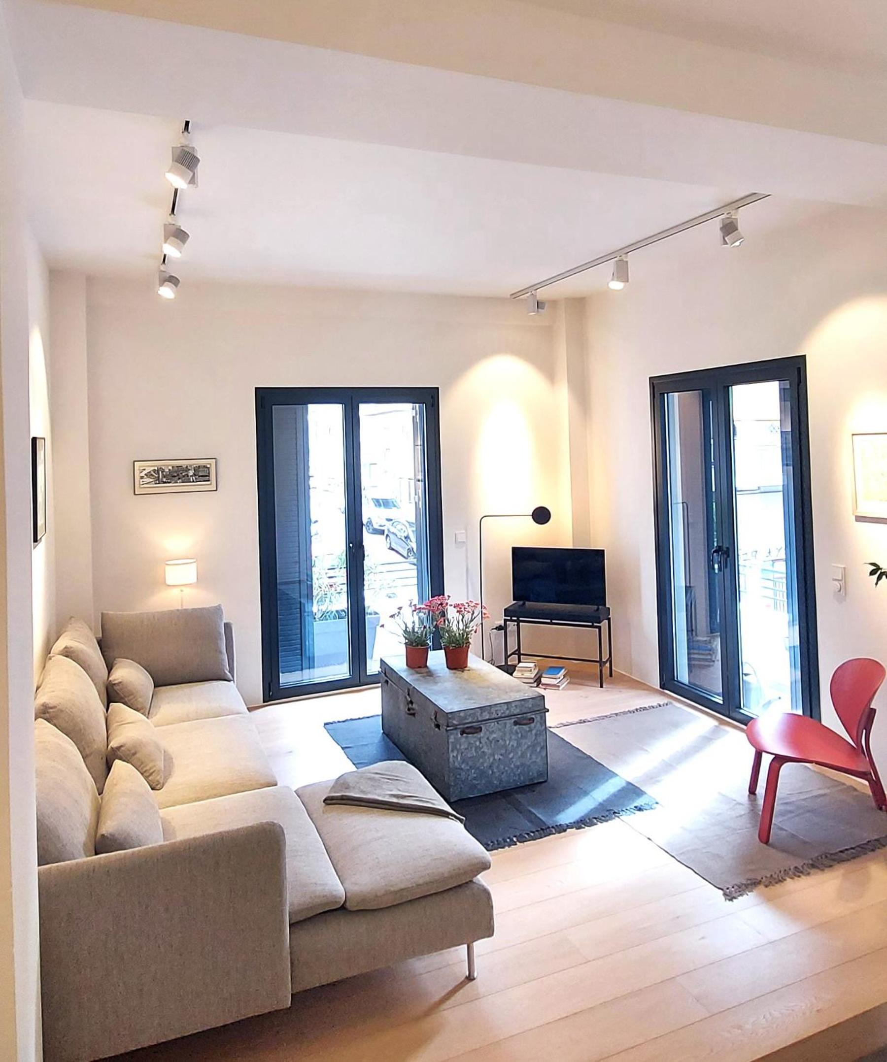 An elegant apartment at the foot of the Acropolis