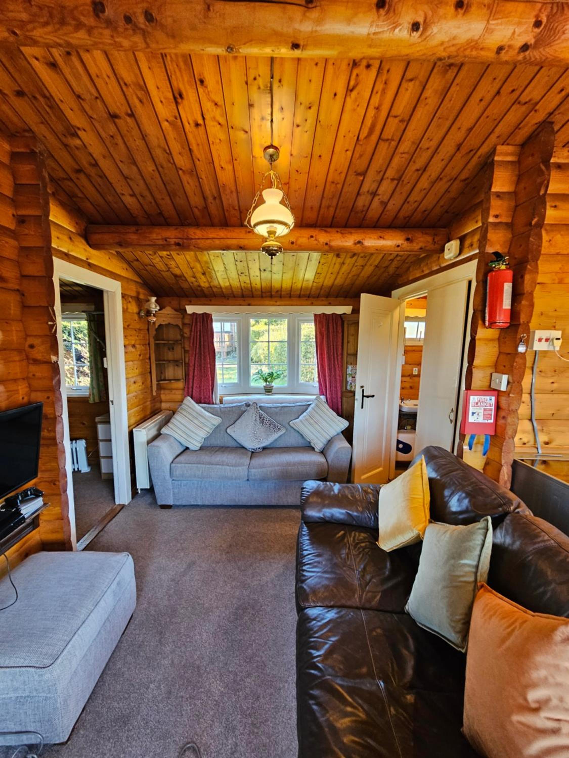 Cosy 2 bedroom Log Cabin in Snowdonia Cabin151 view 4