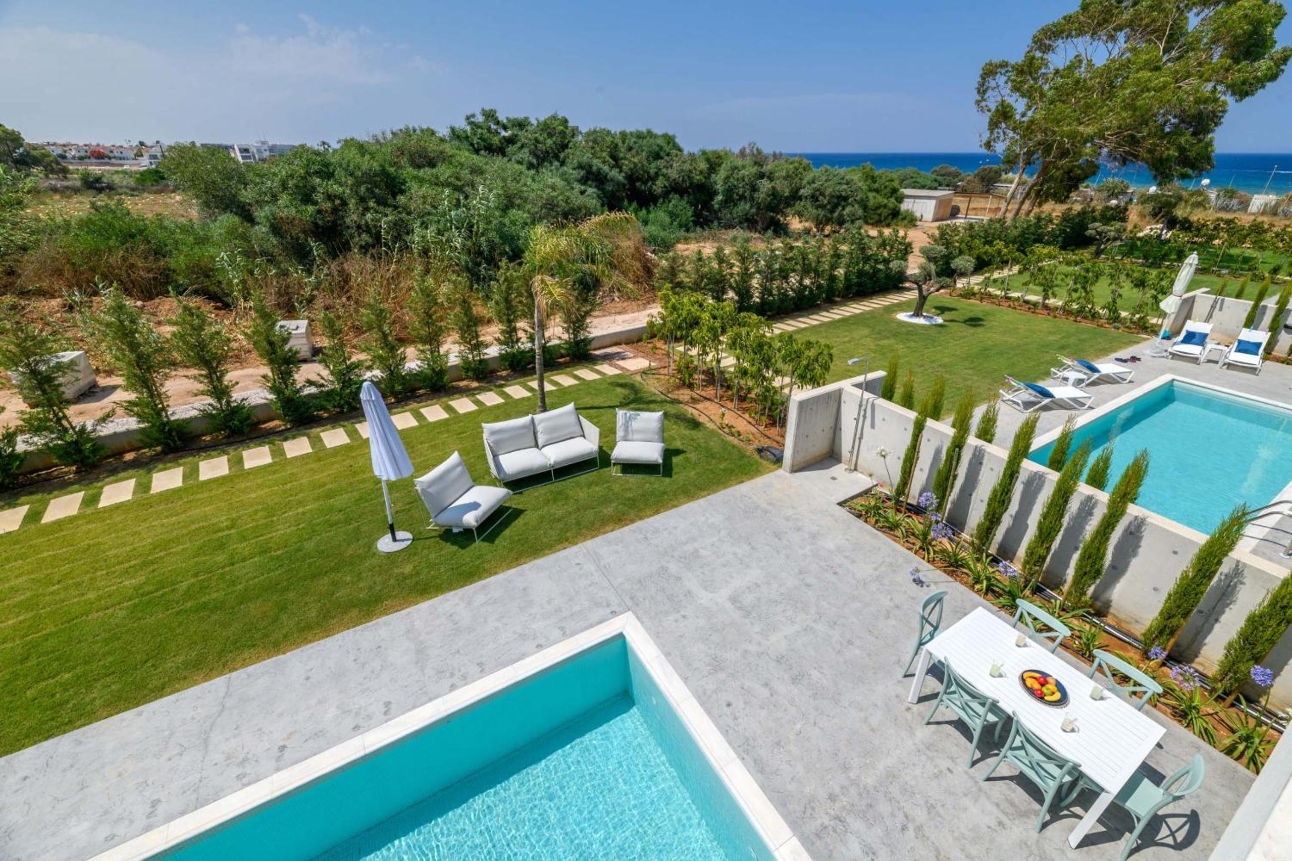 By The Beach - Blue Topaz Villa