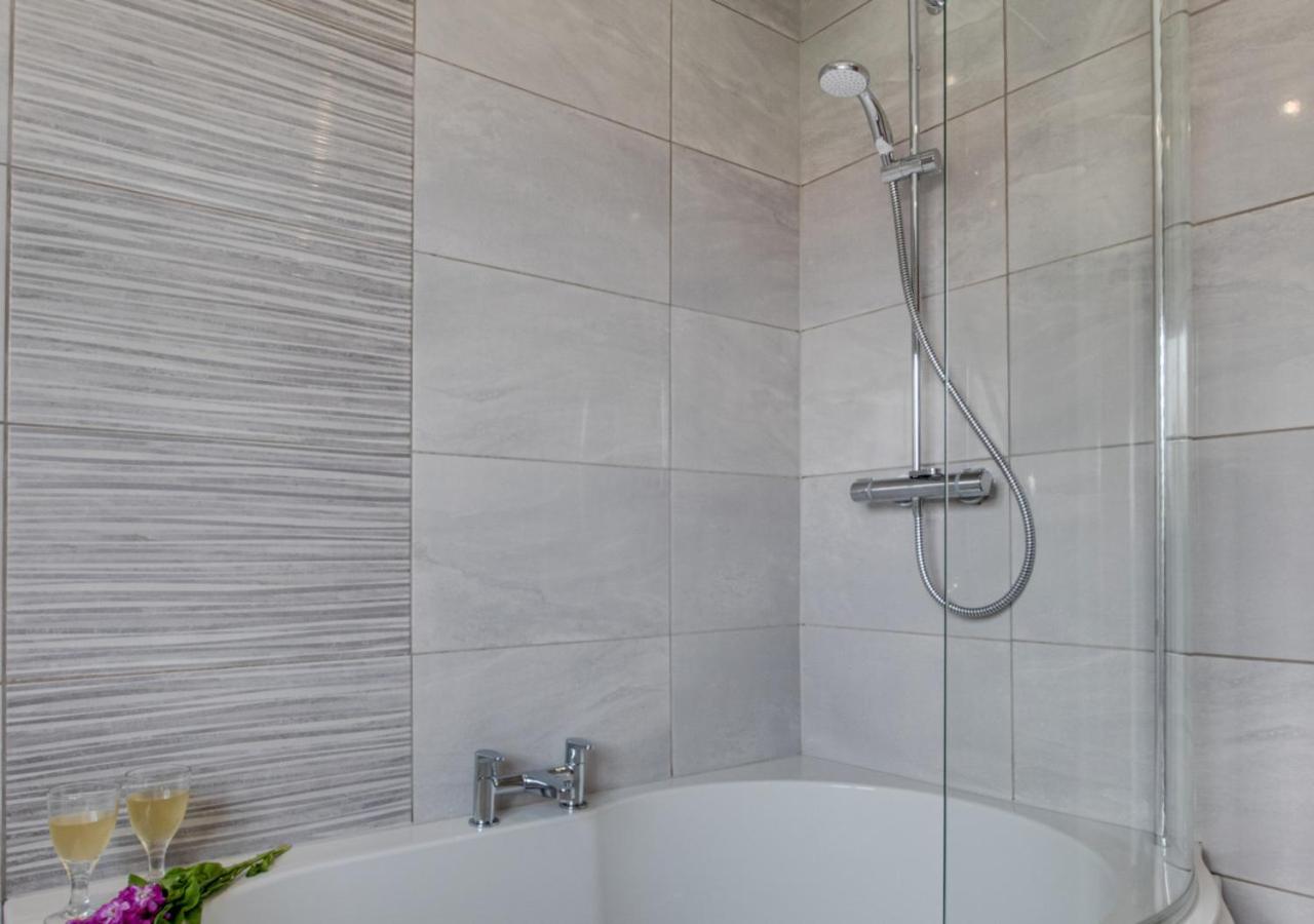 3 Bed in Ravenscar oc-sa397