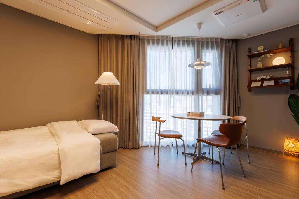 hotel room