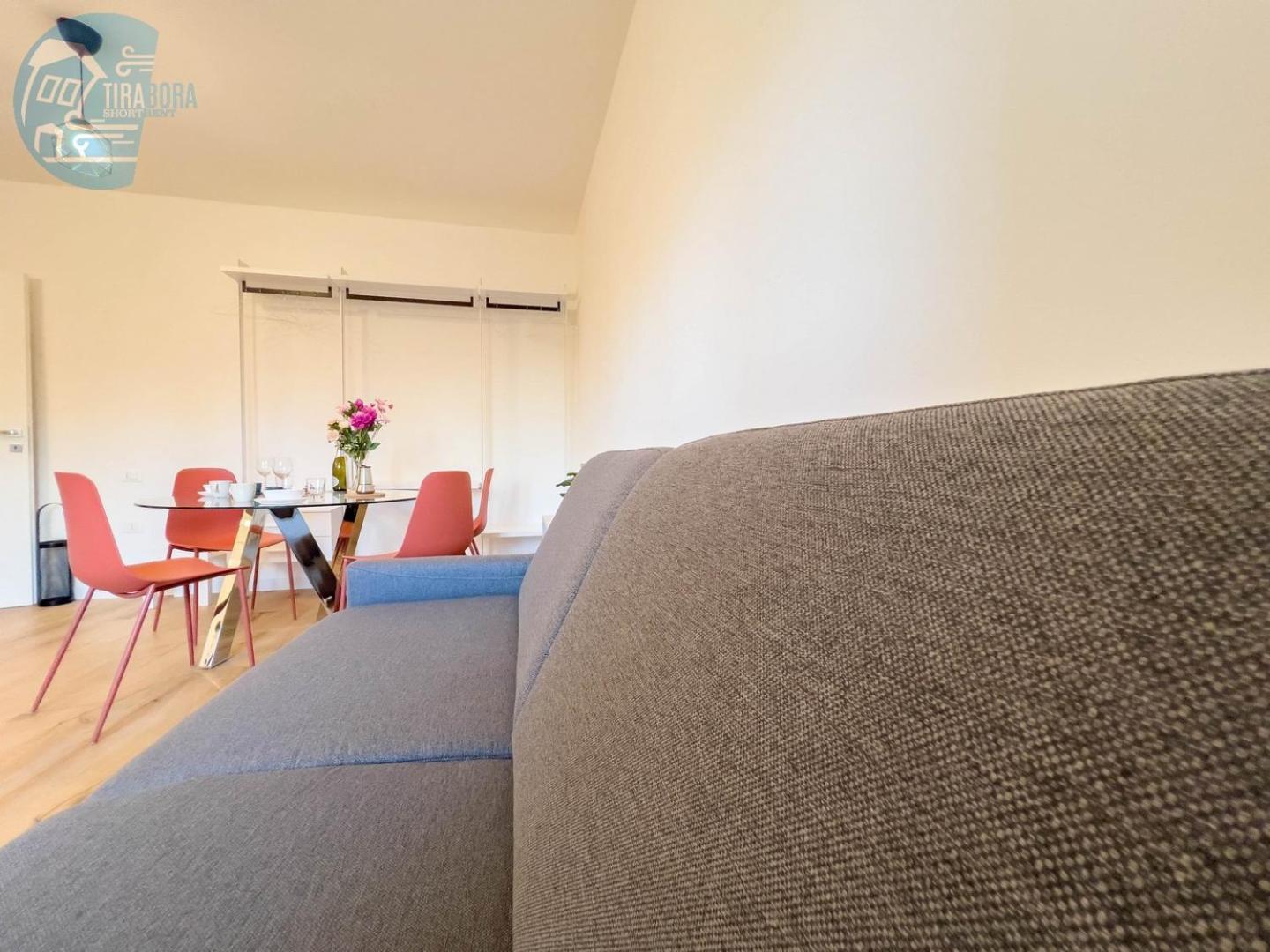 Economo B1 Tirabora Short Rent photo 4