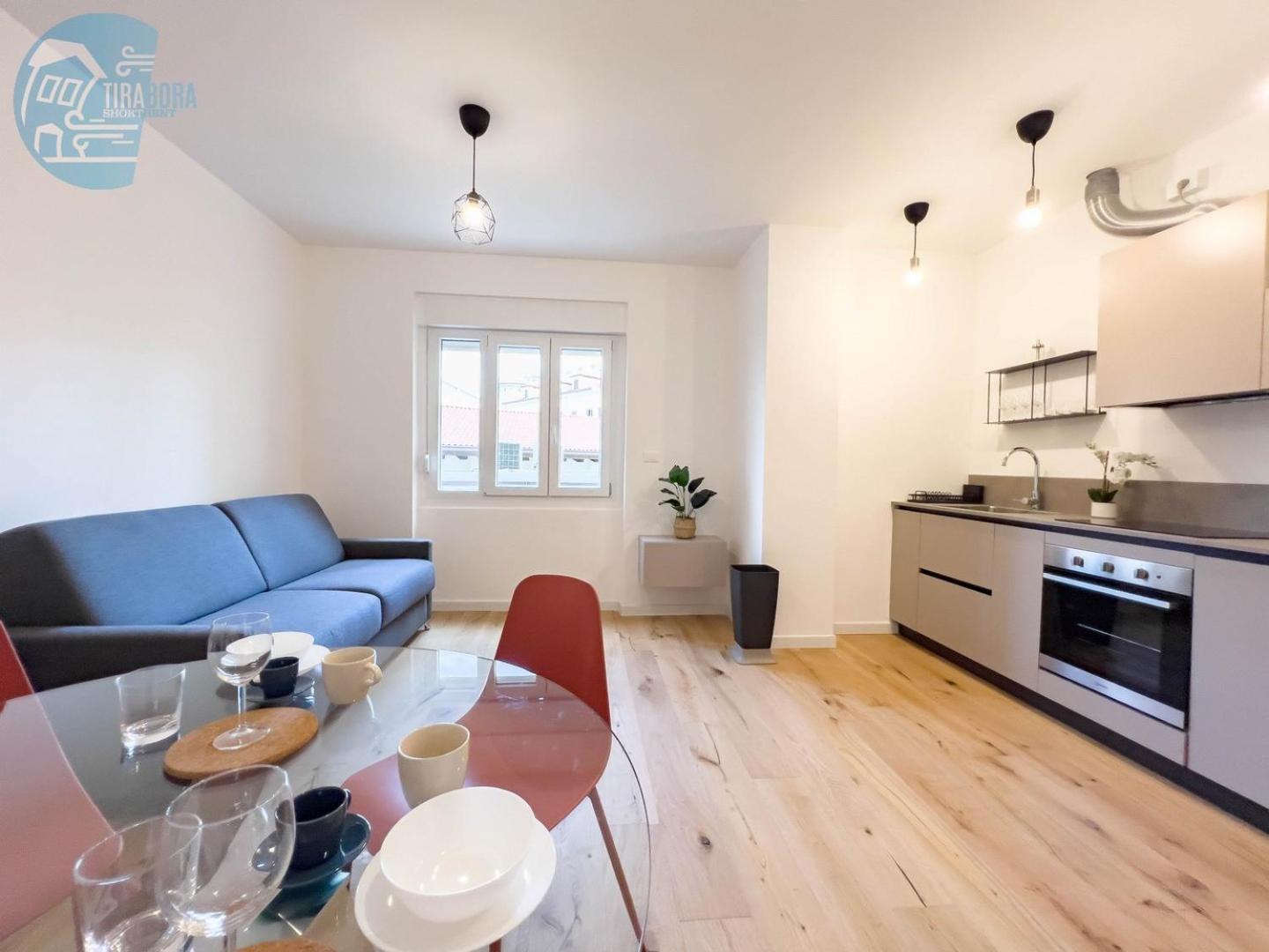 Economo B1 Tirabora Short Rent photo 5