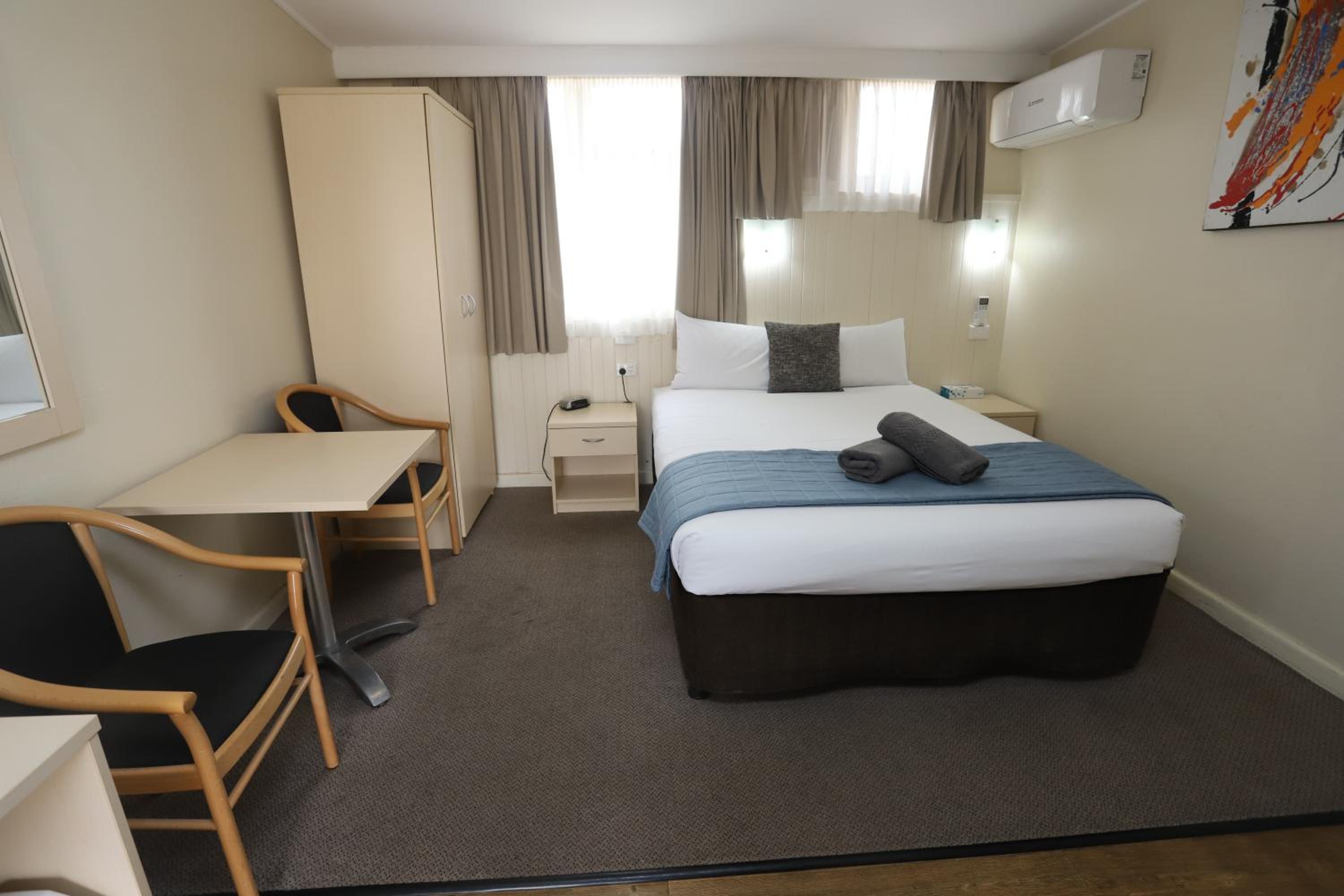 Sleepy Hill Motor Inn