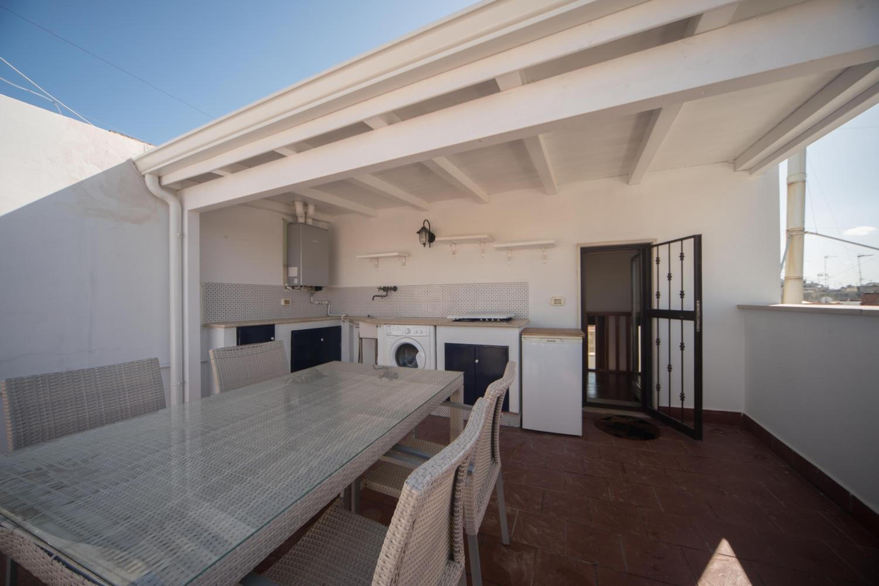 Sui tetti di Trani Harbour suite
