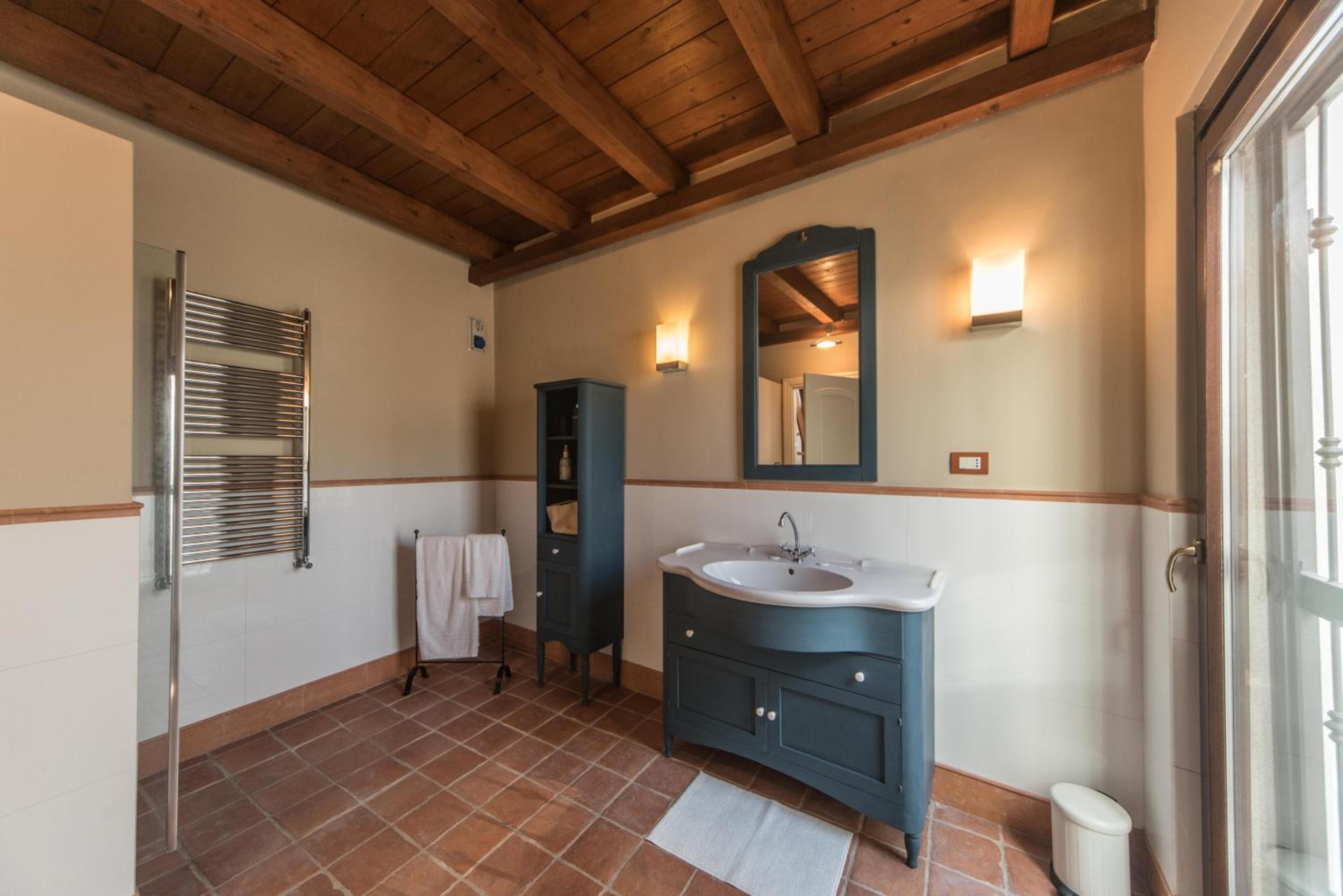 Sui tetti di Trani Harbour suite