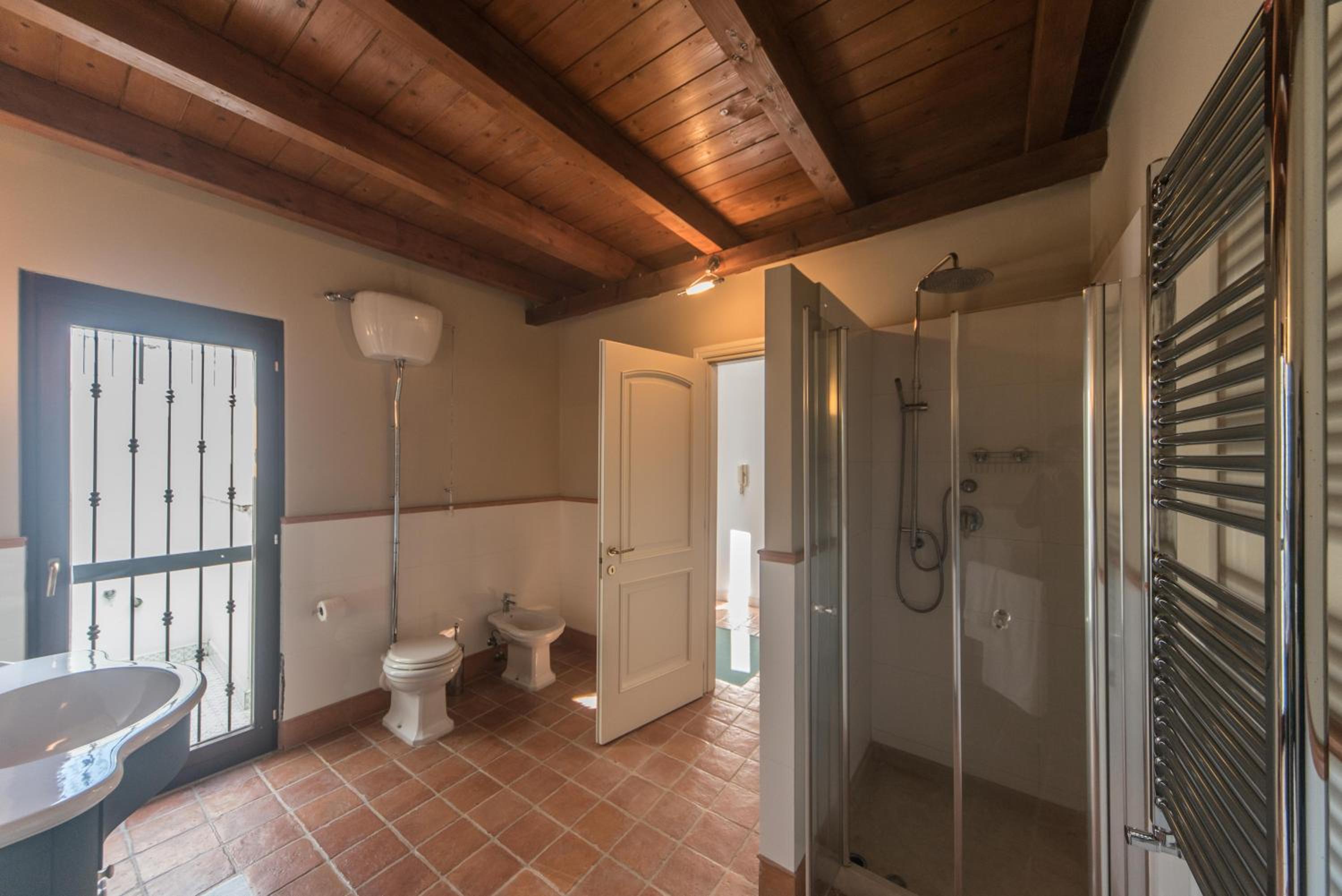 Sui tetti di Trani Harbour suite