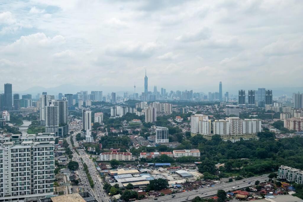 Millerz Square by Feel home Free Bus to Mid Valley KL Sentral