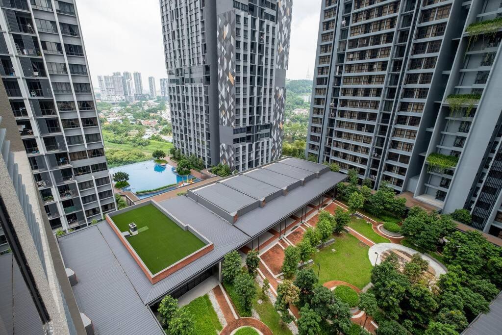 Millerz Square by Feel home Free Bus to Mid Valley KL Sentral