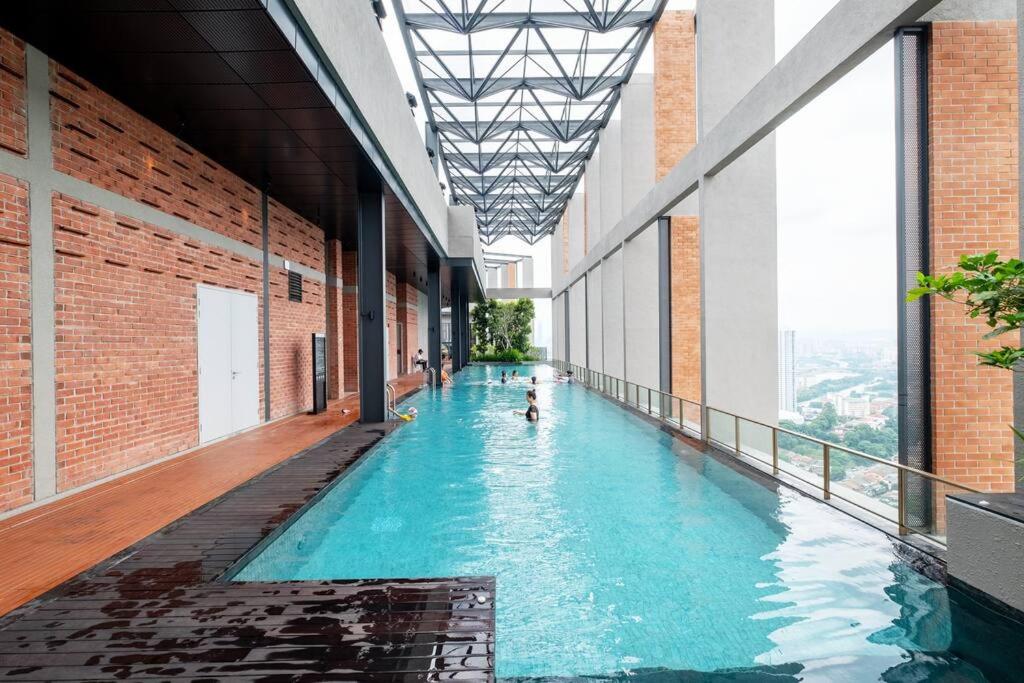 Millerz Square by Feel home Free Bus to Mid Valley KL Sentral