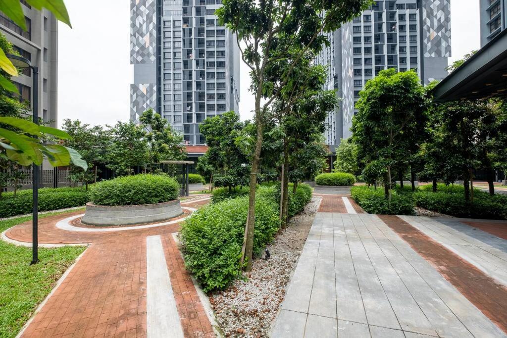 Millerz Square by Feel home Free Bus to Mid Valley KL Sentral