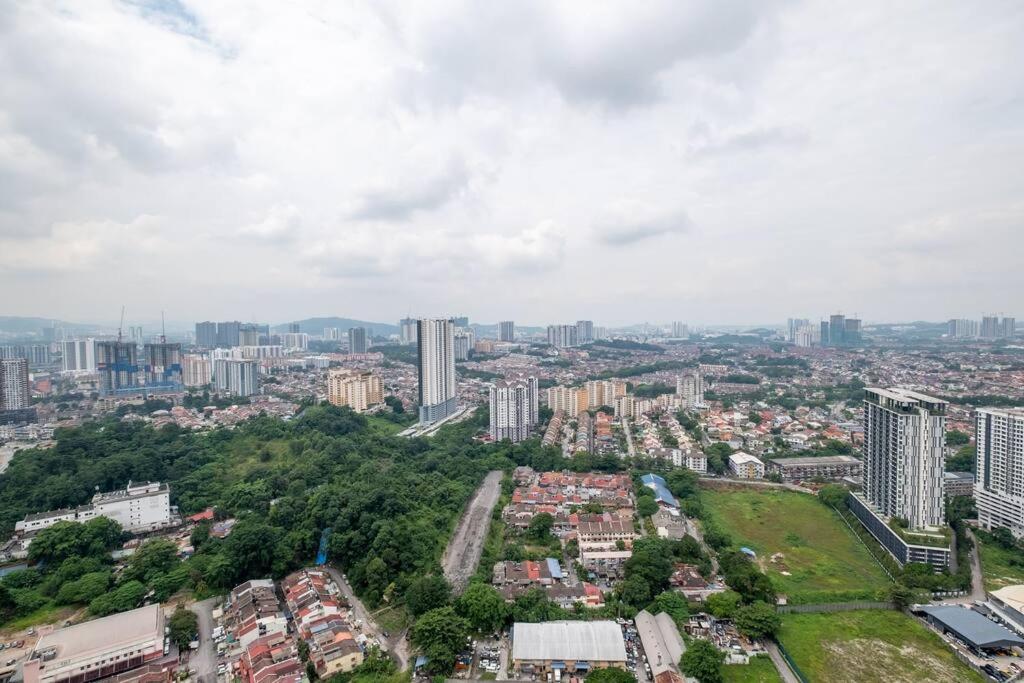Millerz Square by Feel home Free Bus to Mid Valley KL Sentral