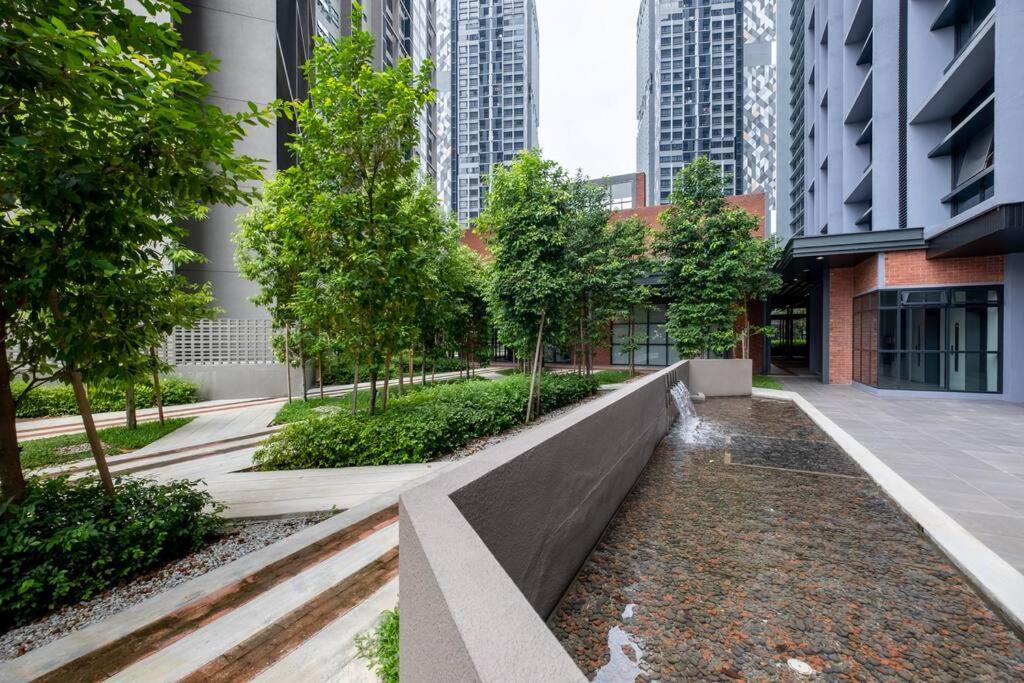 Millerz Square by Feel home Free Bus to Mid Valley KL Sentral