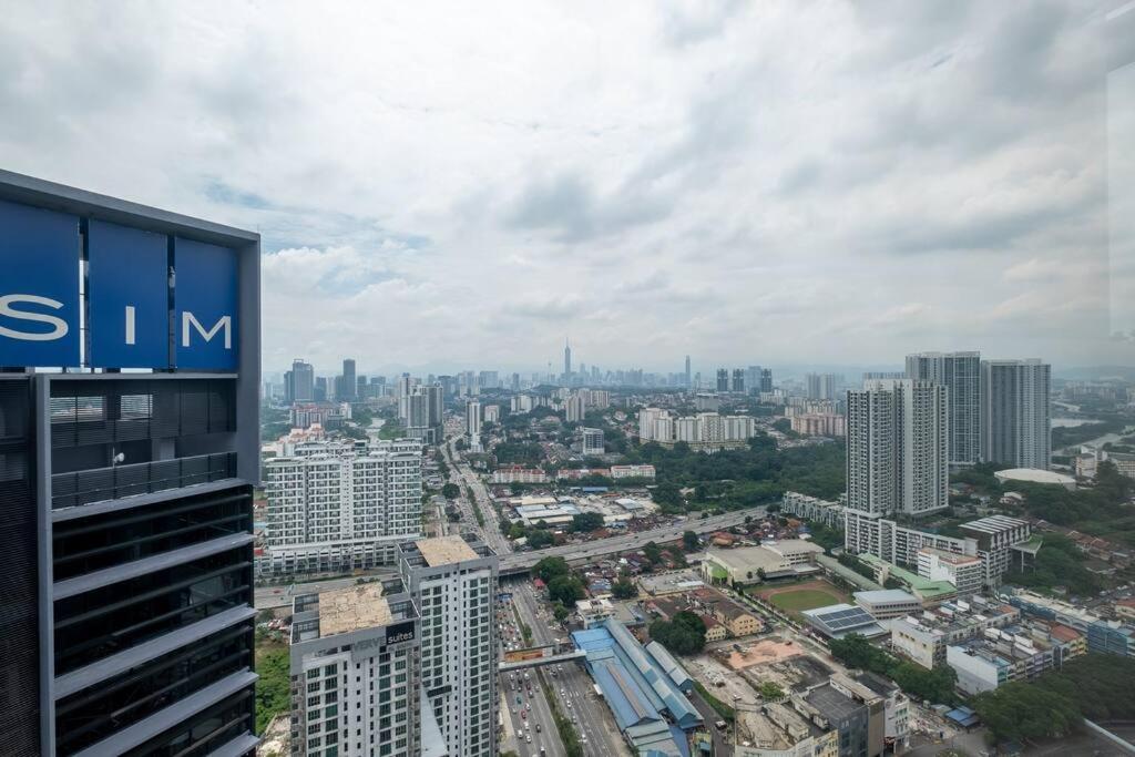 Millerz Square by Feel home Free Bus to Mid Valley KL Sentral