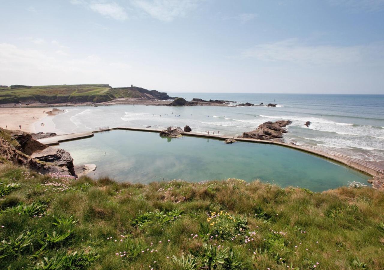 3 Bed in Higher Crackington oc-avond