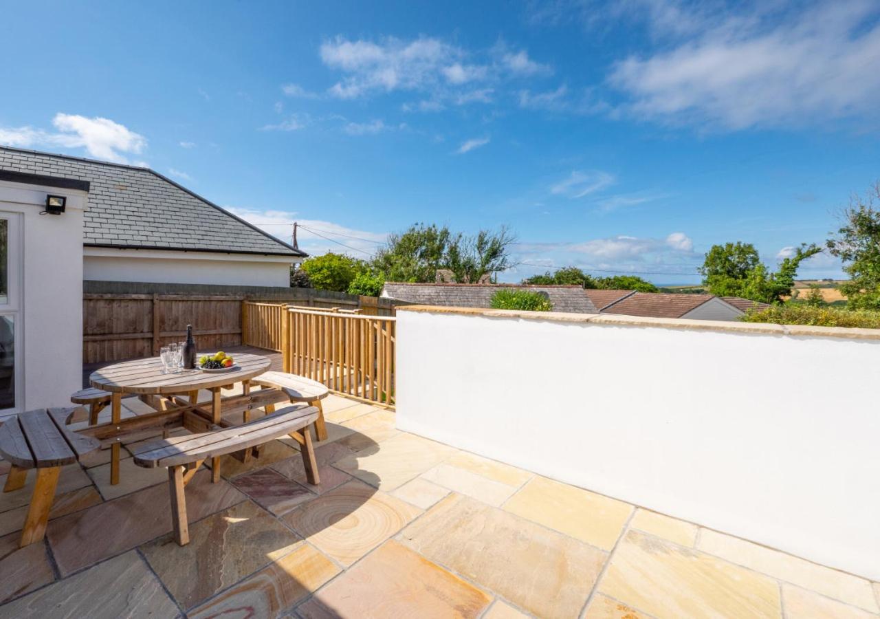 3 Bed in Higher Crackington oc-avond