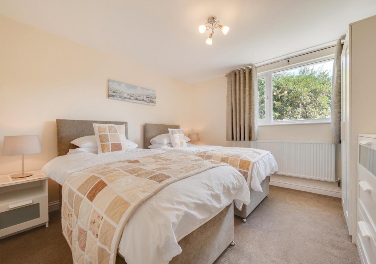 3 Bed in Higher Crackington oc-avond