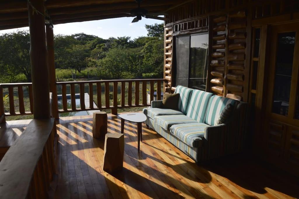 Maison autonome en bois, à Brasilito