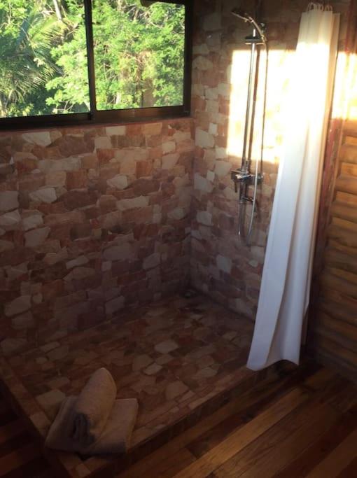 Maison autonome en bois, à Brasilito