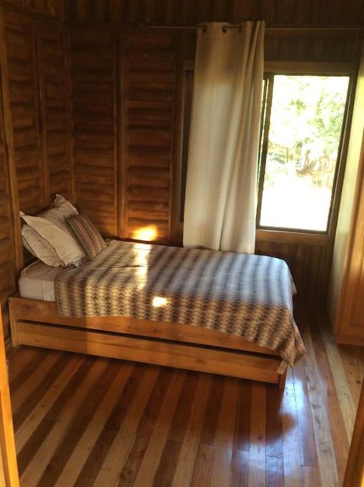 Maison autonome en bois, à Brasilito
