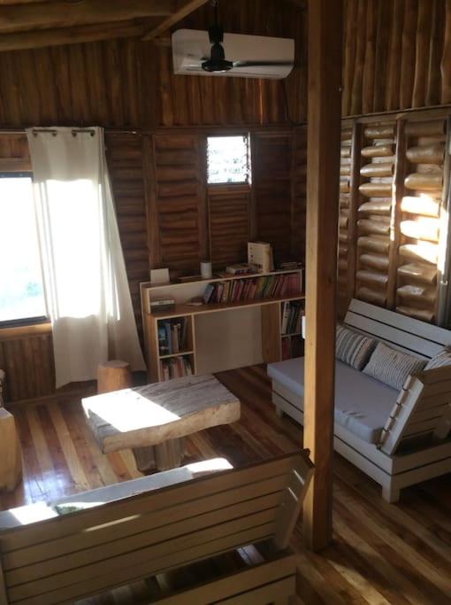 Maison autonome en bois, à Brasilito