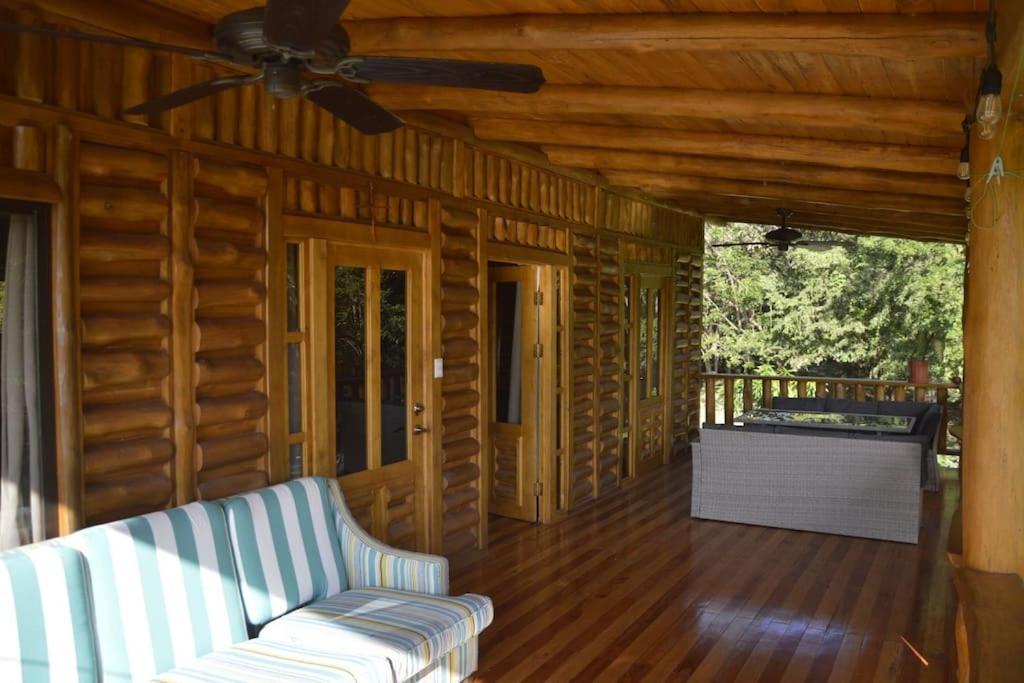 Maison autonome en bois, à Brasilito
