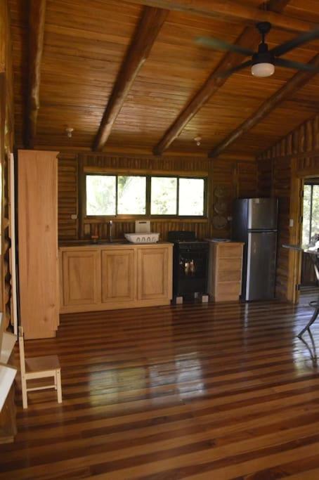 Maison autonome en bois, à Brasilito