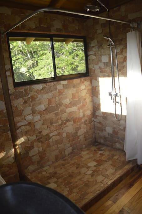 Maison autonome en bois, à Brasilito