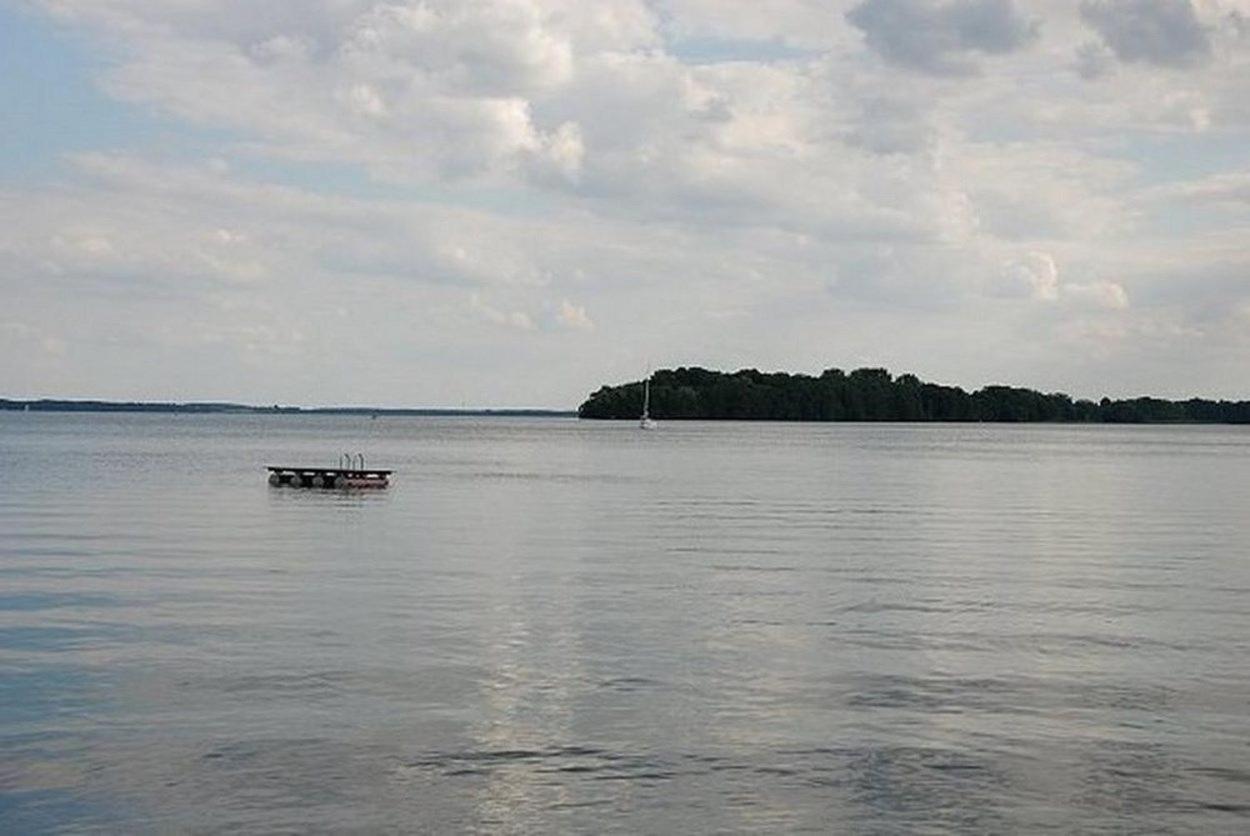 Seeperle 11 mit Ruderboot - ABC211
