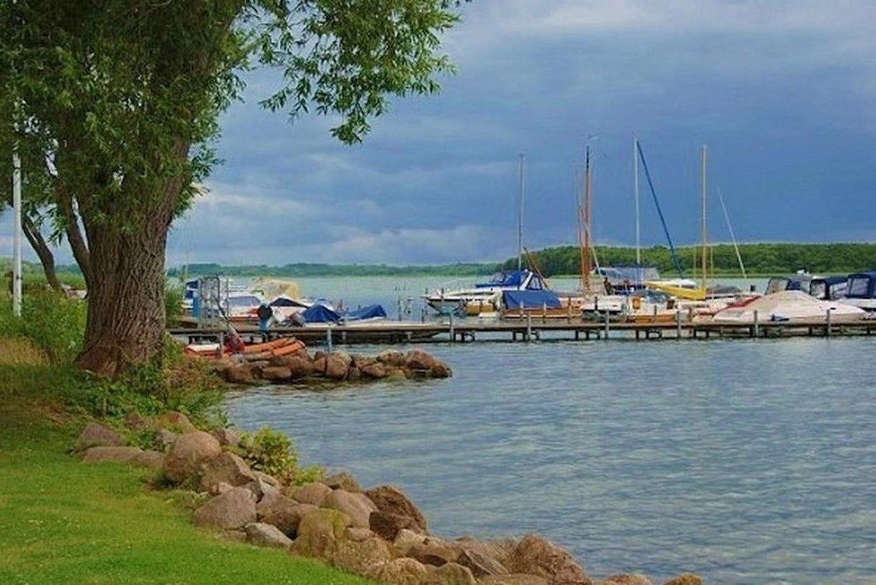 Seeperle 11 mit Ruderboot - ABC211