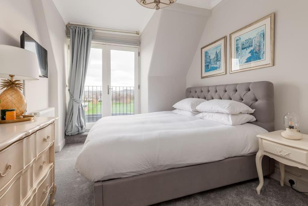 Beautiful Victorian Apartment close to the Botanical gardens, Free parking! view 4