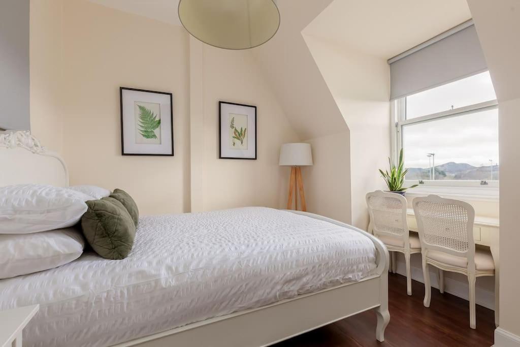Beautiful Victorian Apartment close to the Botanical gardens, Free parking! view 3