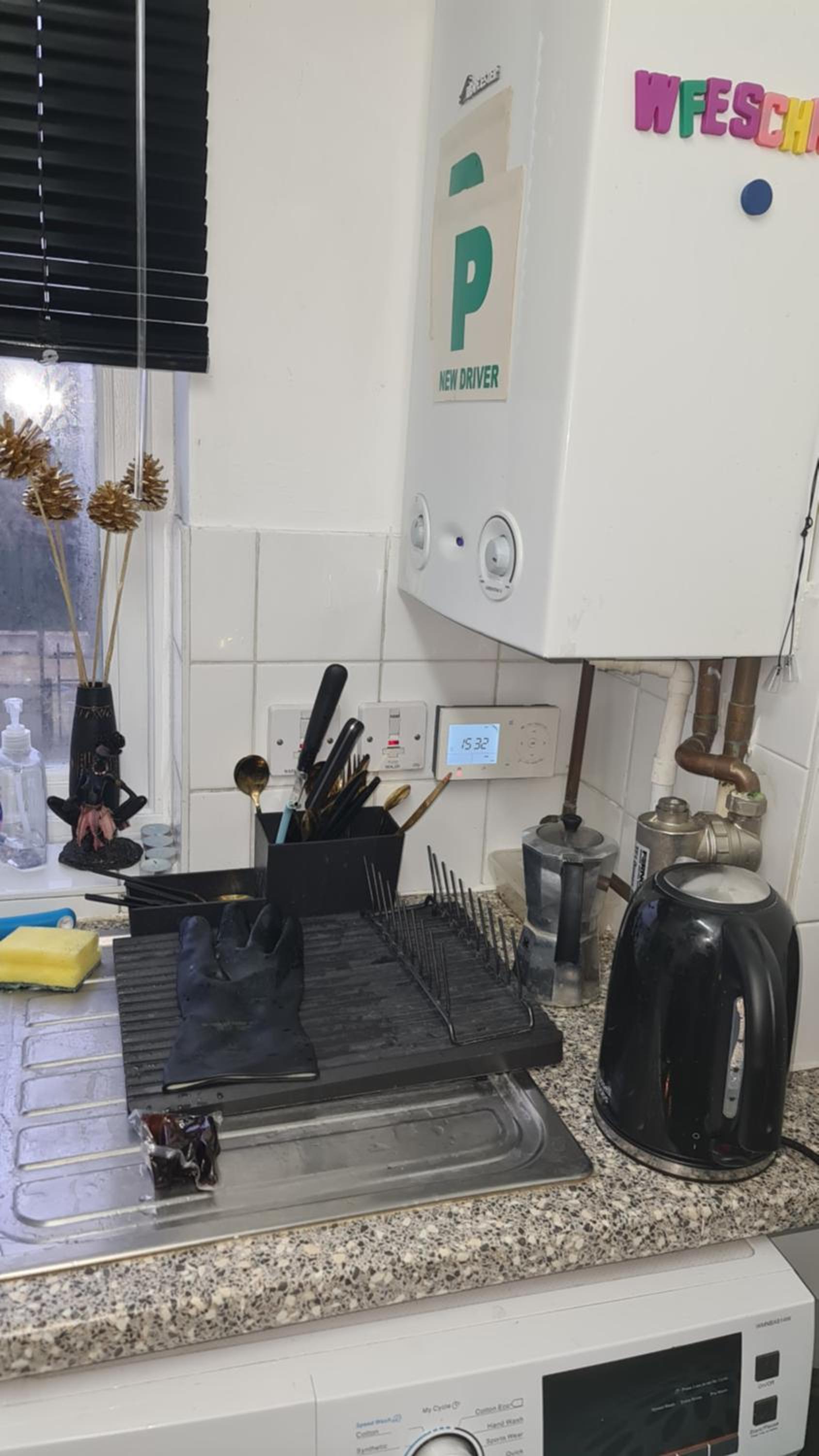 Stylish room kingsize bed 1 stop from Wembley stadium view 3