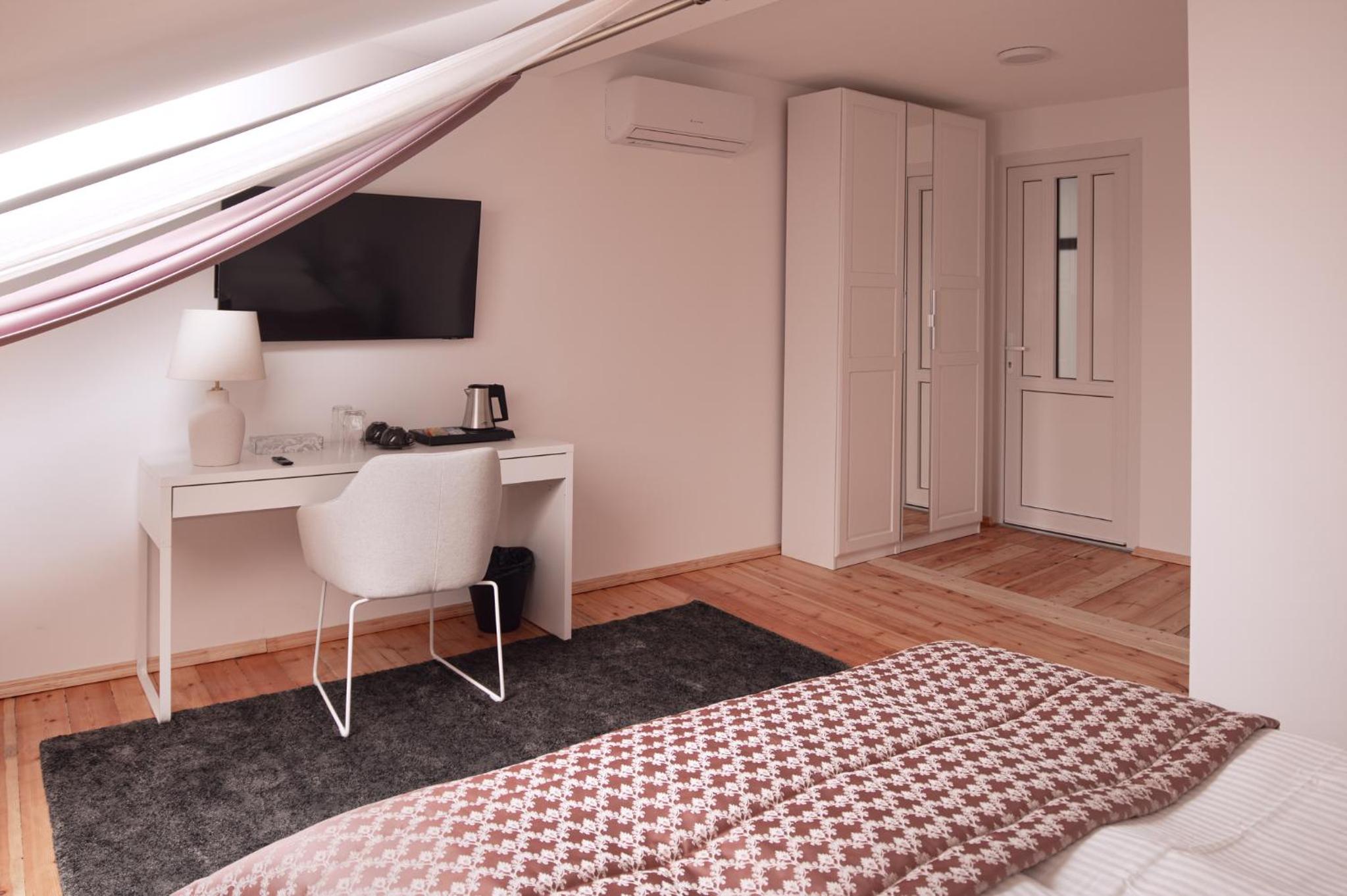 Laurentroom Hotel