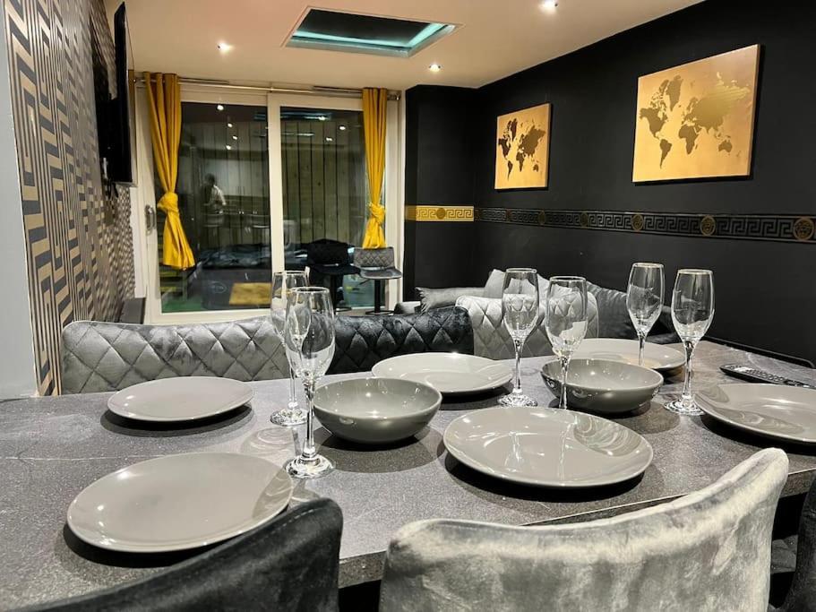 Murrayfield Stadium Basement - 3 Bed 3 Bath