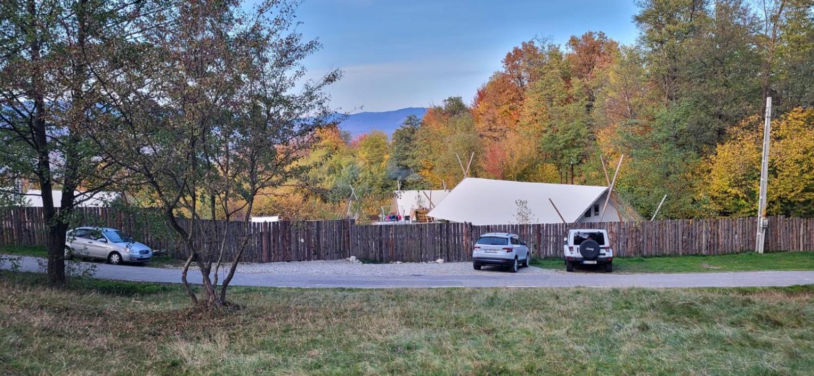 PINIALE GLAMPING TRIB